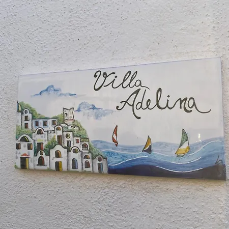 Nyaraló Adelina, La Tua A Ischia!